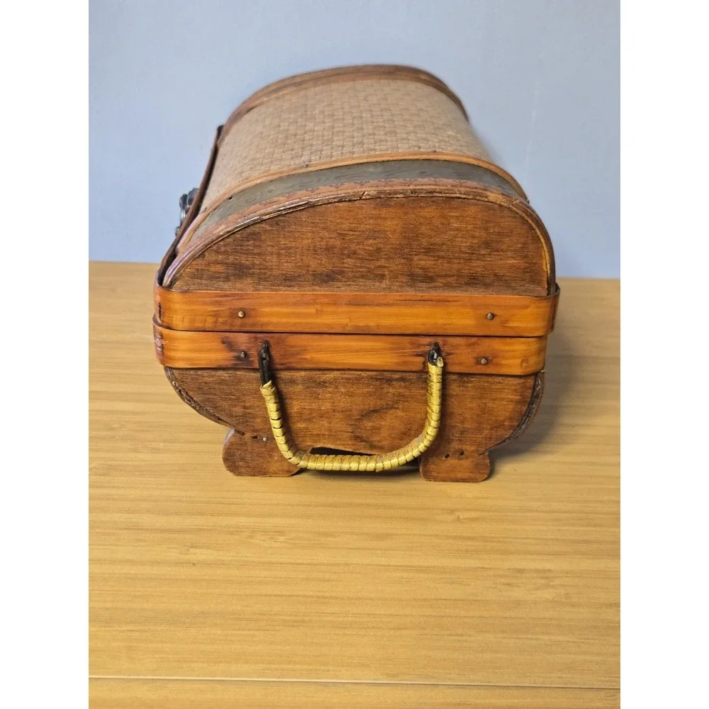 Vintage Asian Style Woven Wicker Treasure Chest Box.